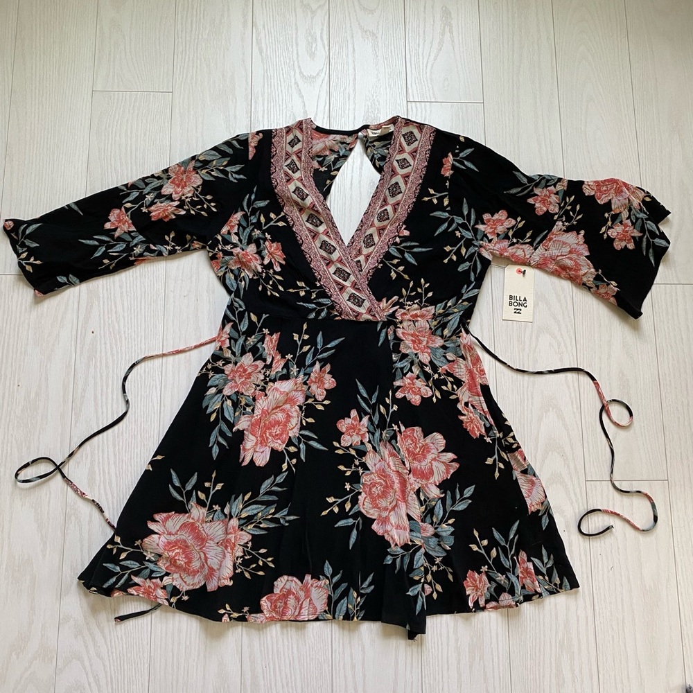 Billabong 3/4 length mini dress